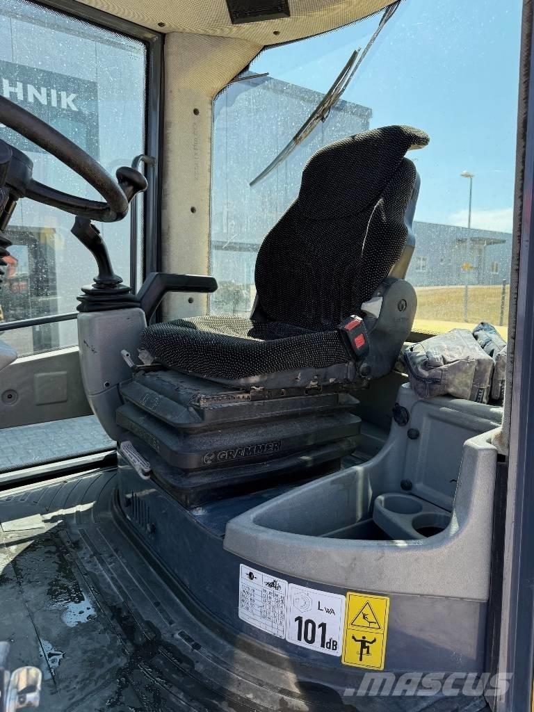 Yanmar V 80 Chargeuse sur pneus