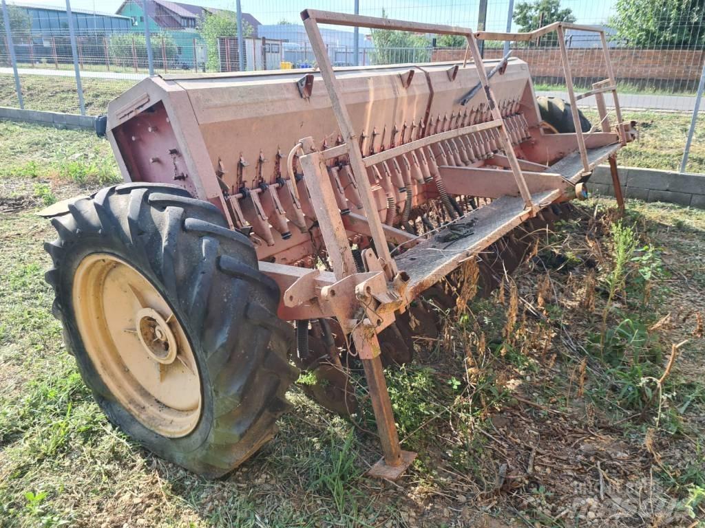 Kuhn 4M Semoir combiné