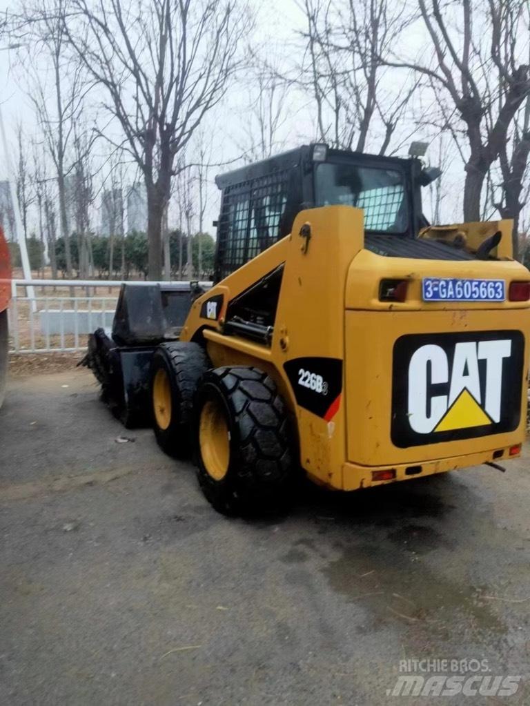 CAT 226 B Chargeuse compacte