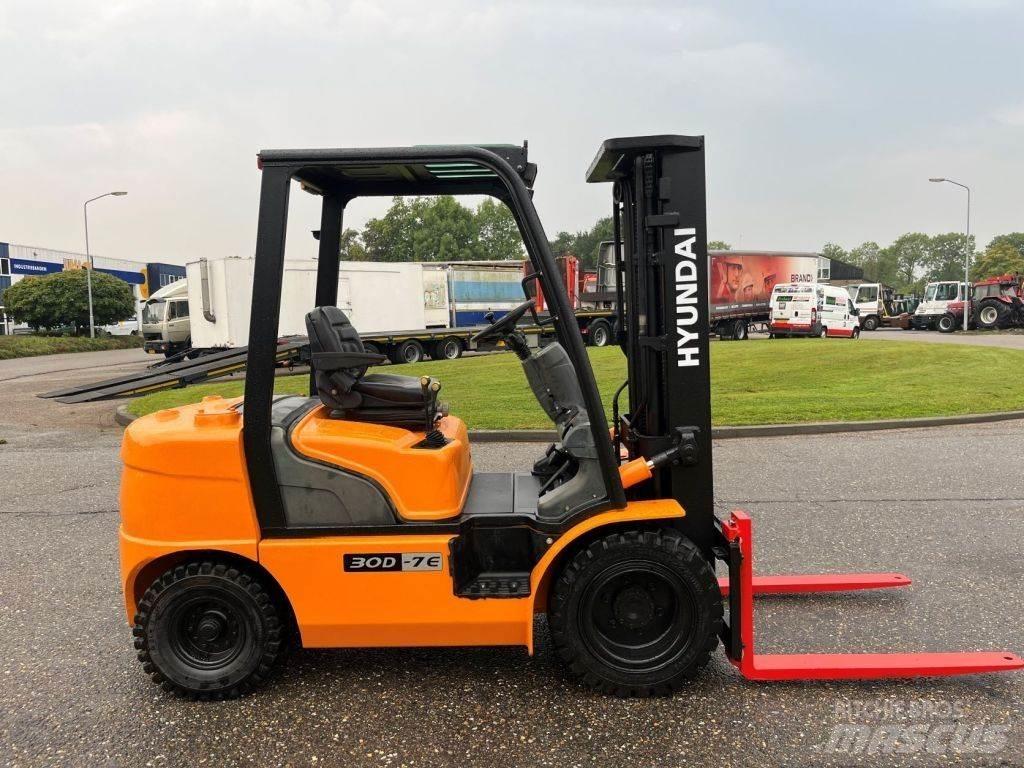 Hyundai 30D-7E Chariots diesel