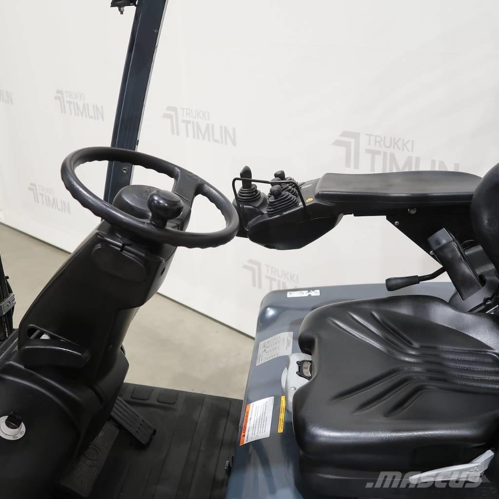 Toyota 8FBMT25 Chariots élévateurs électriques