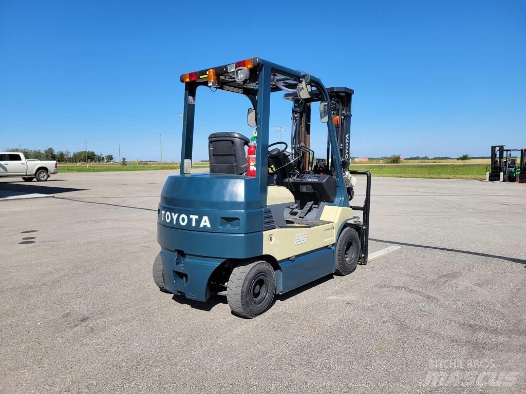 Toyota 8 FB 25 Chariots élévateurs électriques