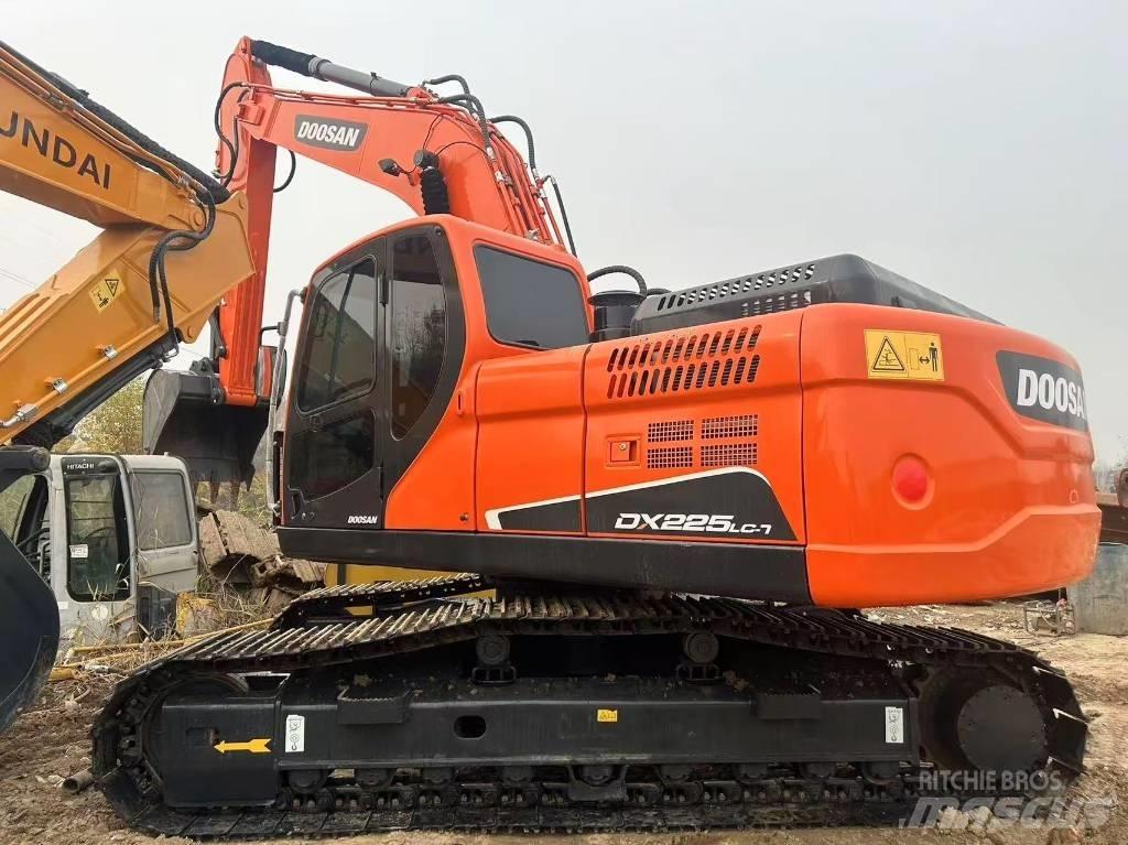 Doosan DX225LC-9C Pelle sur chenilles