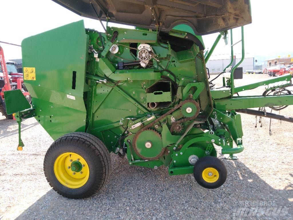 John Deere F441M Presse à balle ronde