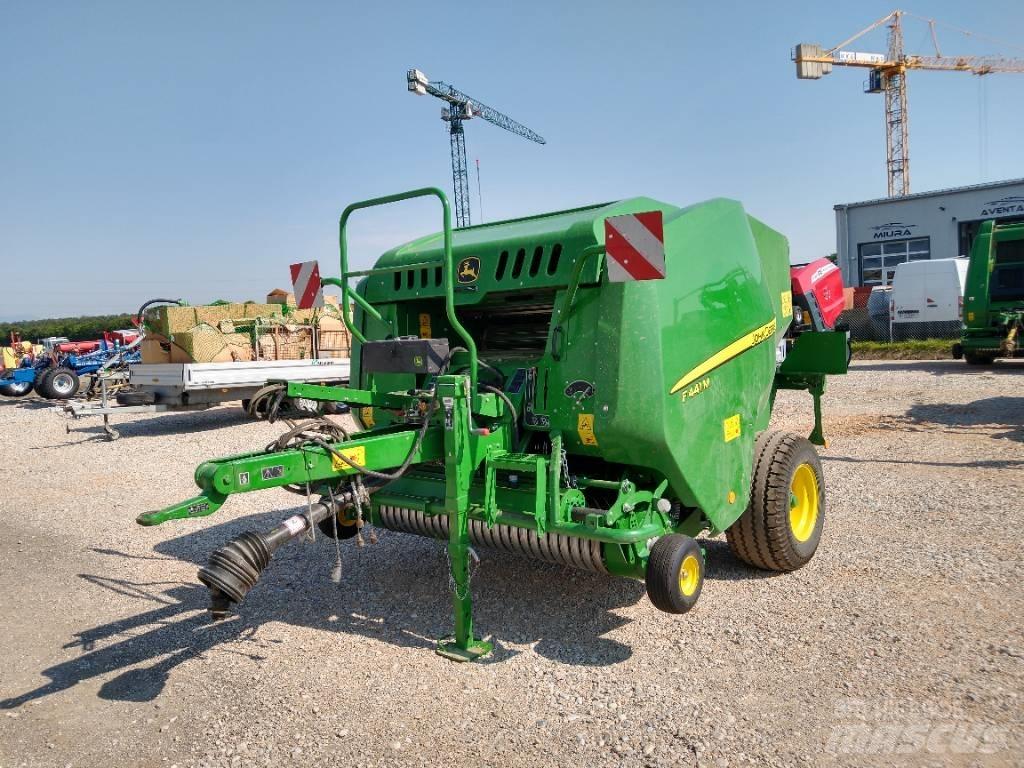 John Deere F441M Presse à balle ronde