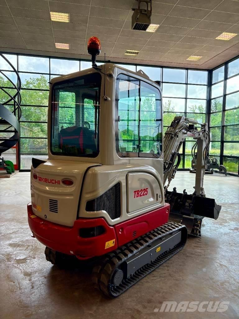 Takeuchi TB 225 Mini pelle < 7t