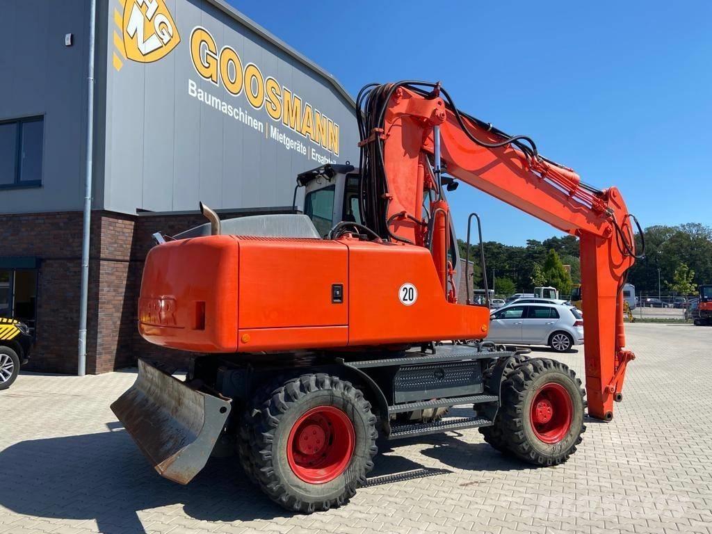 Liebherr A 900 C Pelle sur pneus