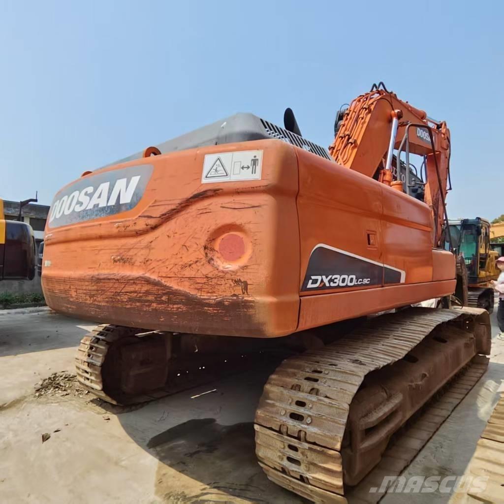 Doosan DX 300 LC Pelle sur chenilles