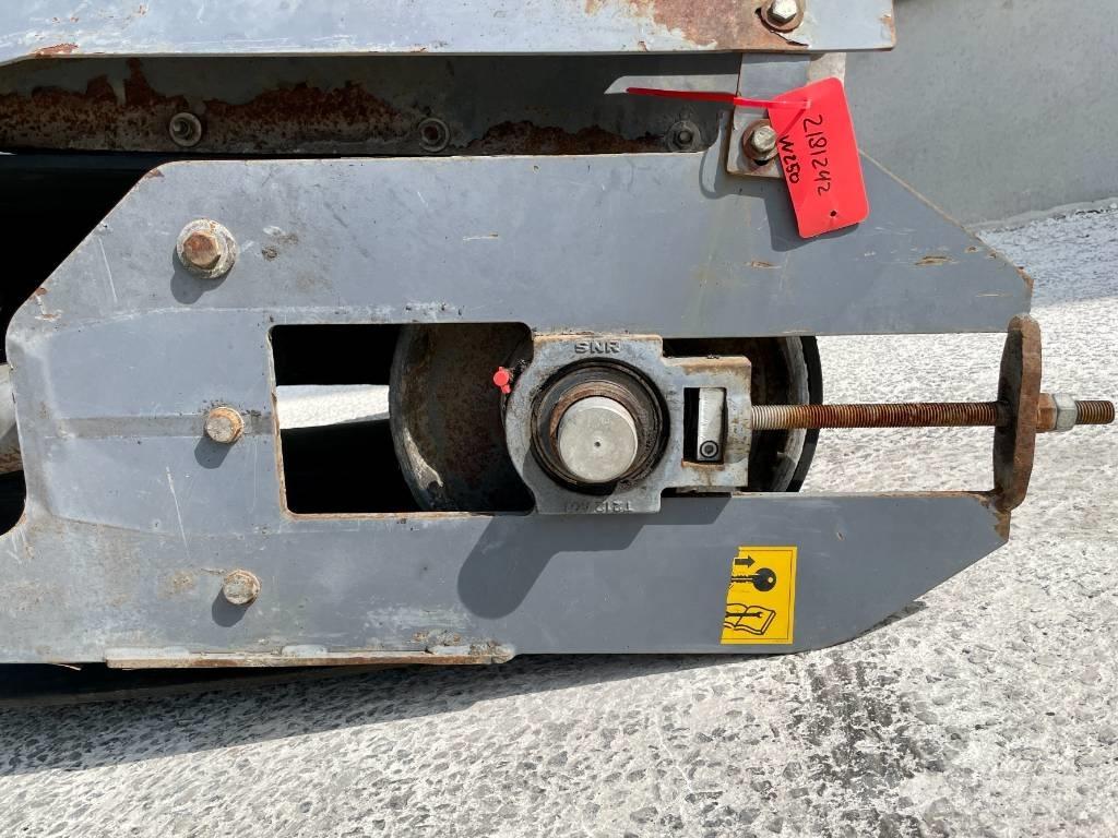 Wirtgen W250 Sauterelle, tapis roulant, vis sans fin