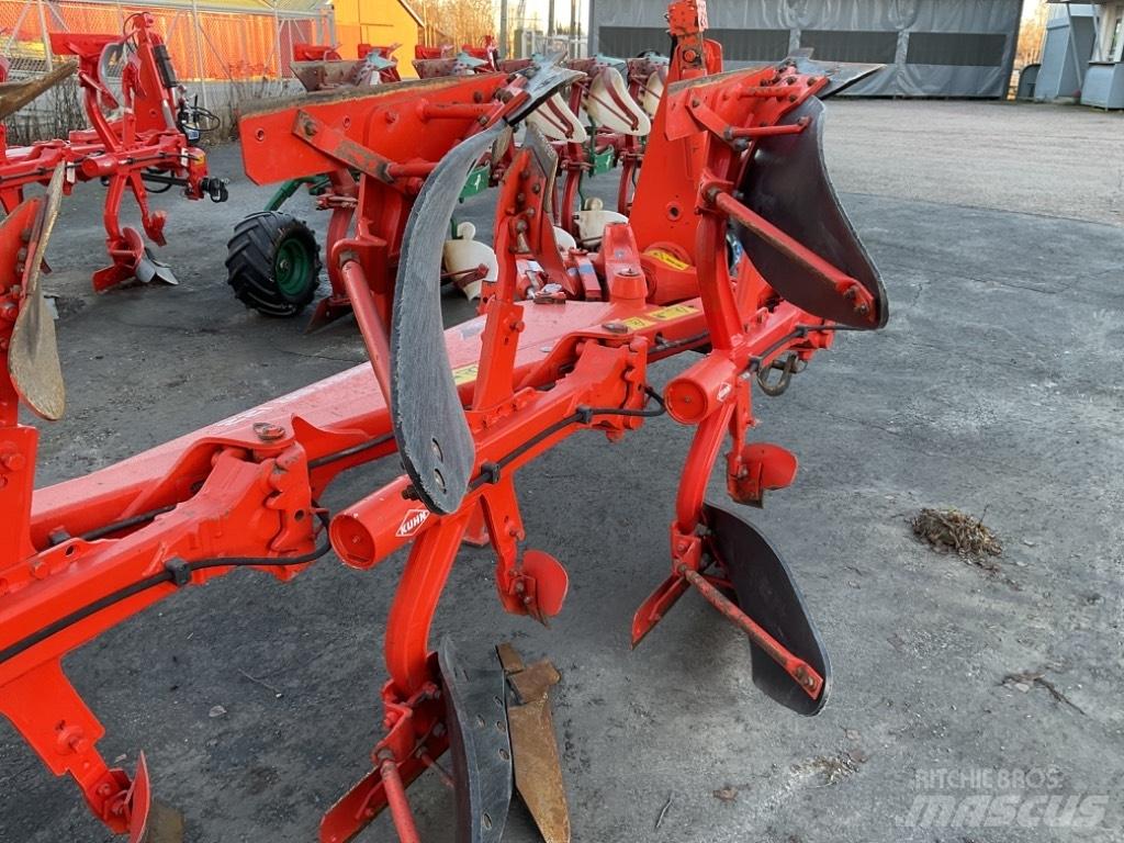 Kuhn Vari-Master 122 Charrue réversible