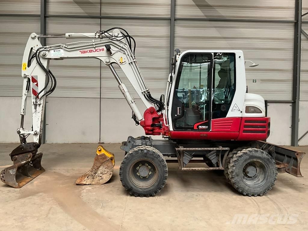 Takeuchi TB 295 W Pelle sur pneus