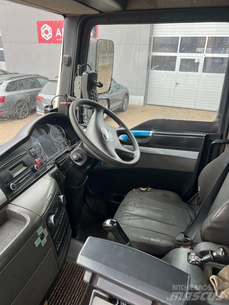 MAN TGM 15.250 Balayeuse / Autolaveuse