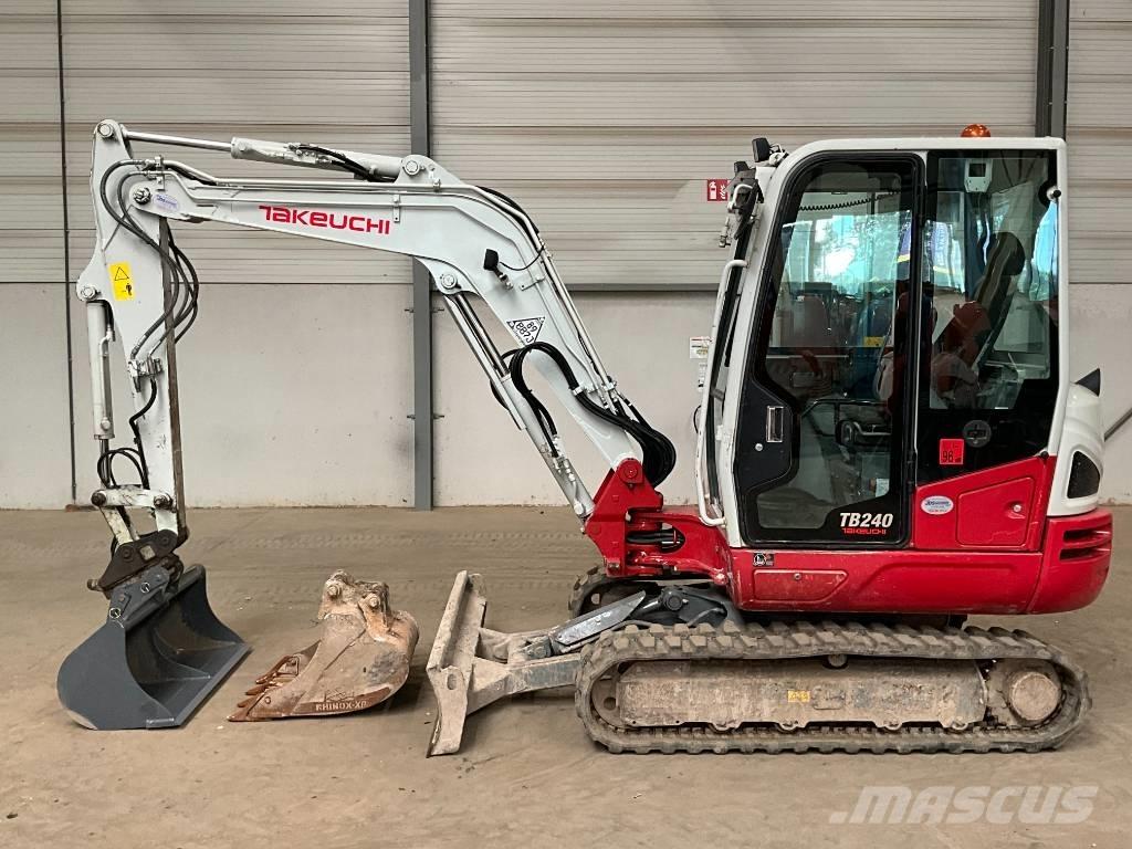 Takeuchi TB 240 Mini pelle < 7t