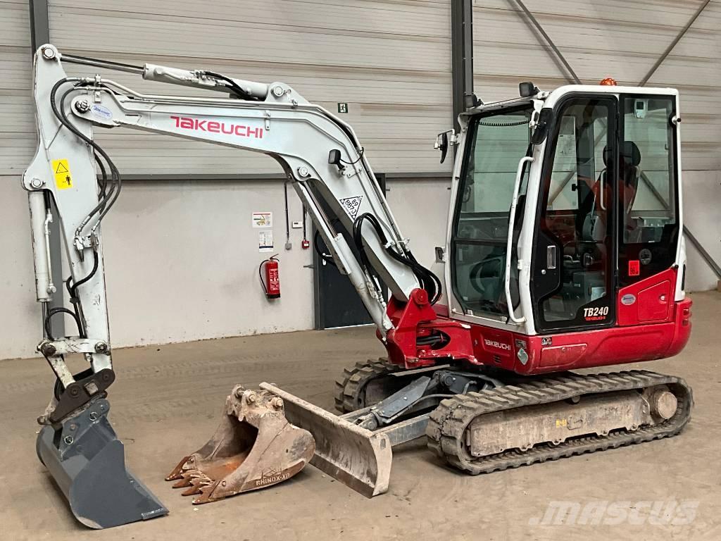 Takeuchi TB 240 Mini pelle < 7t