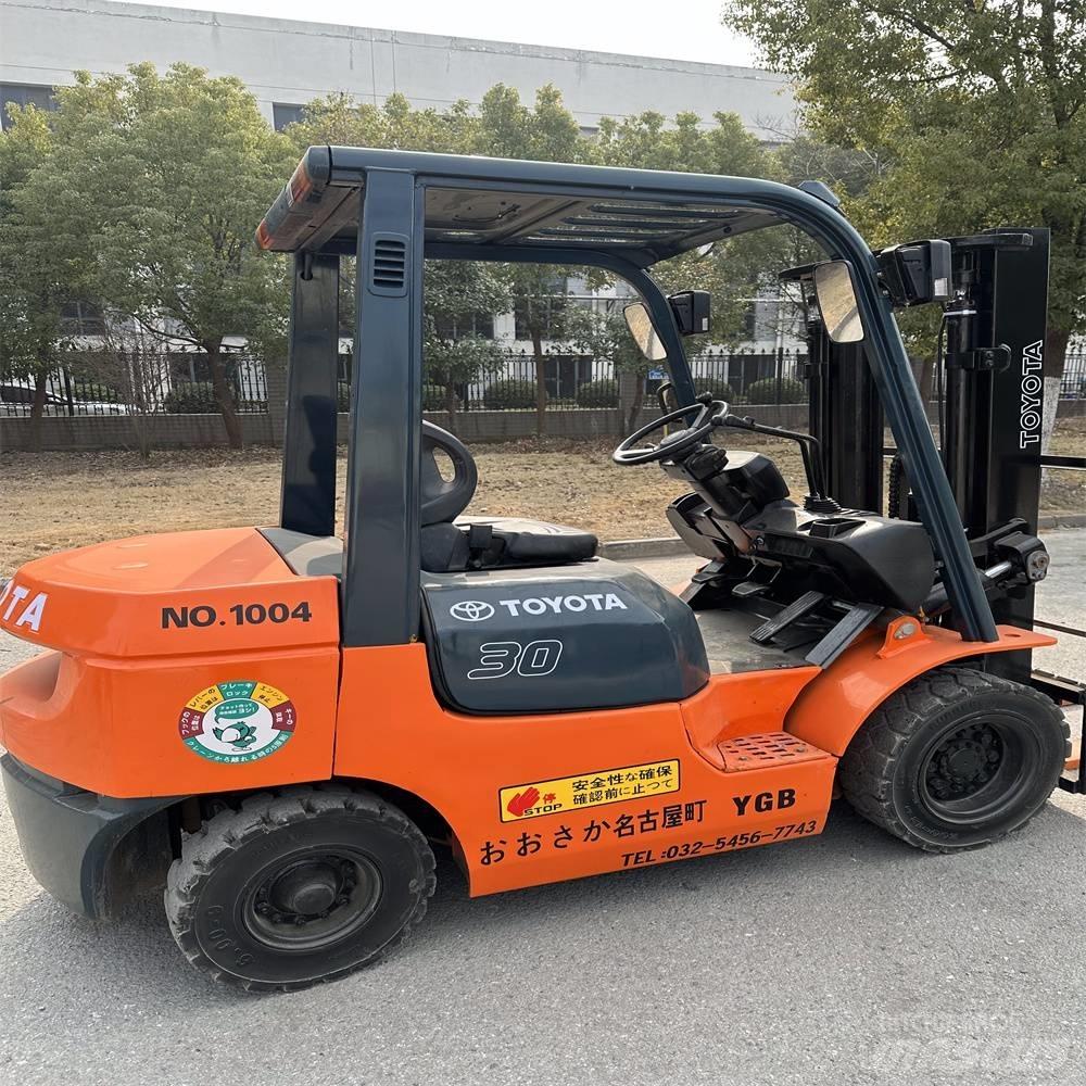 Toyota 02-7 FD F 30 Chariots diesel