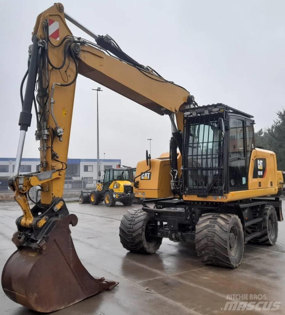 CAT M 318 F Pelle sur pneus