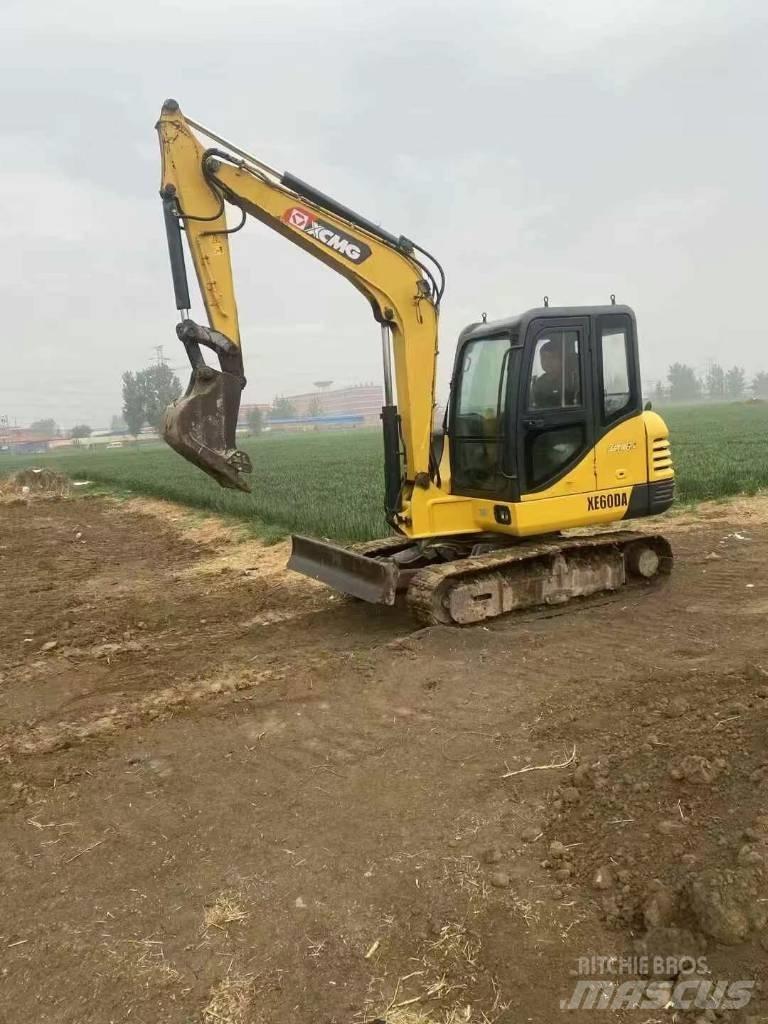 XCMG XE 60 DA Mini pelle < 7t