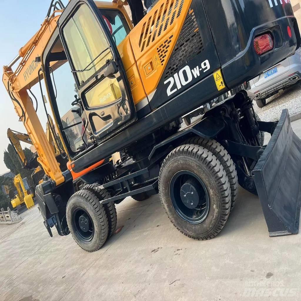 Hyundai R210W-9 Pelle sur pneus