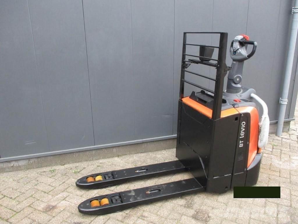 Toyota LPE 200 Transpalette accompagnant porté debout