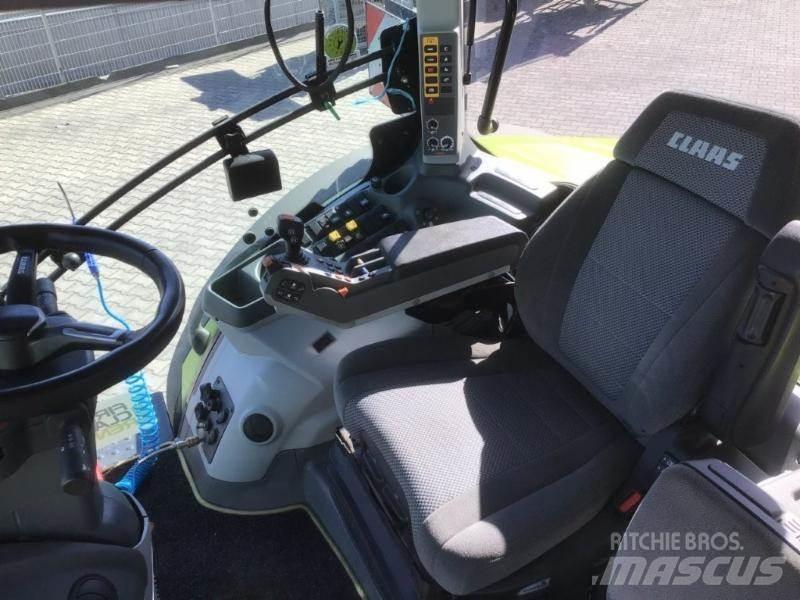 CLAAS AXION 850 Tracteur
