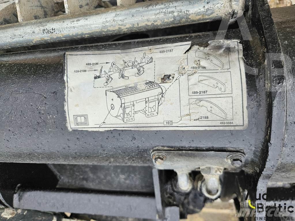 CAT 242 D 3 Chargeuse compacte