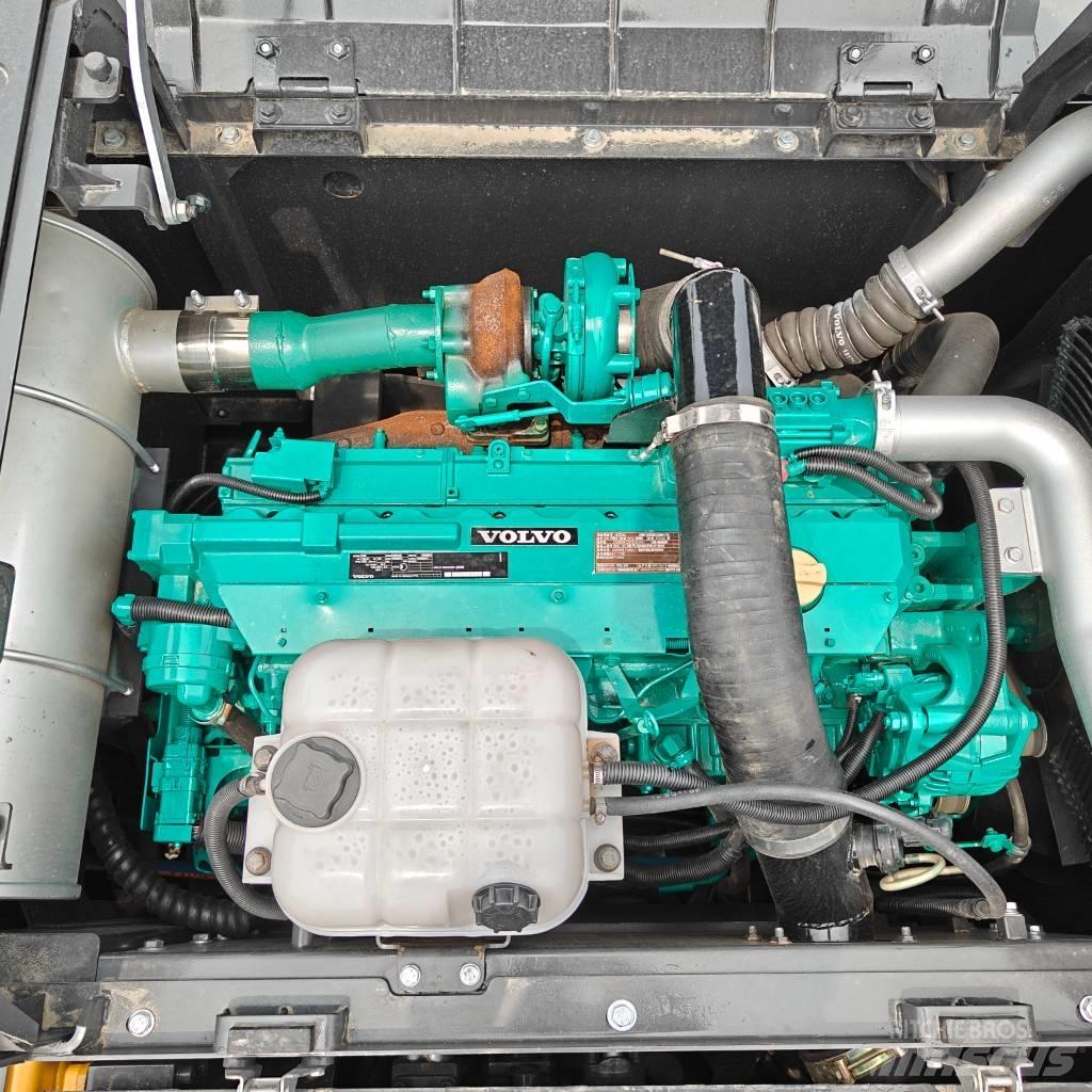 Volvo 300D Pelle sur chenilles