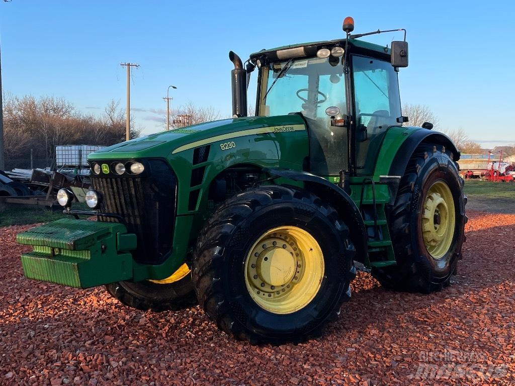 John Deere 8230 Tracteur