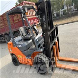 Toyota 8 FDK 30 Chariots diesel