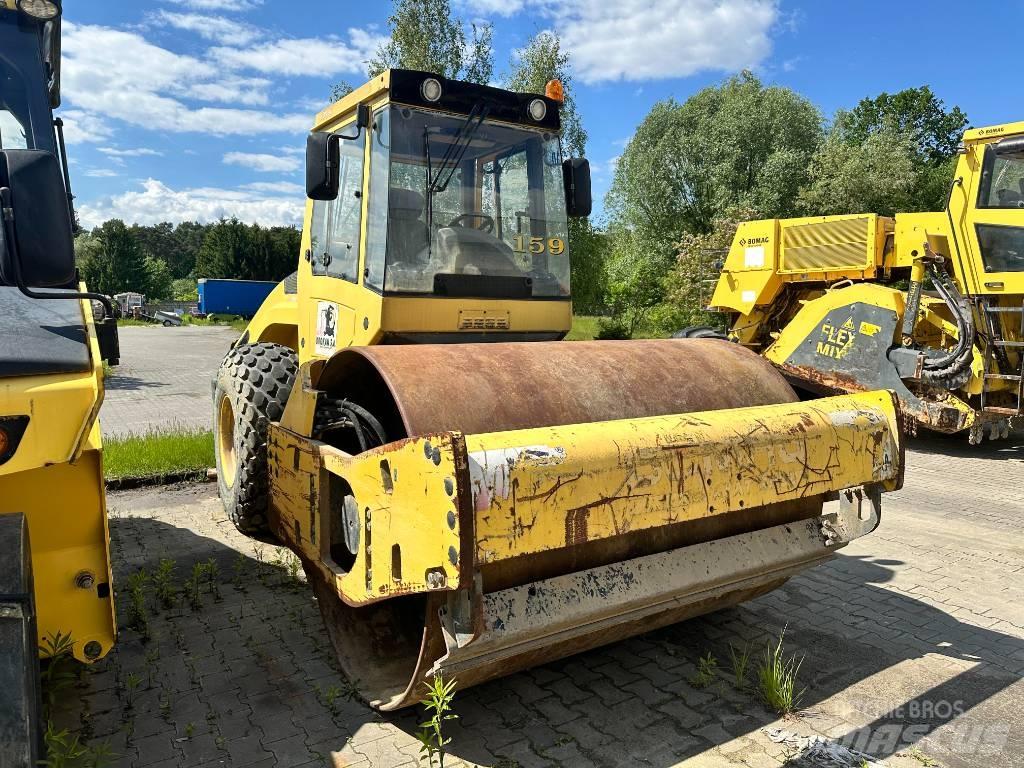 Bomag BW 211 D-4 Rouleaux monocylindre