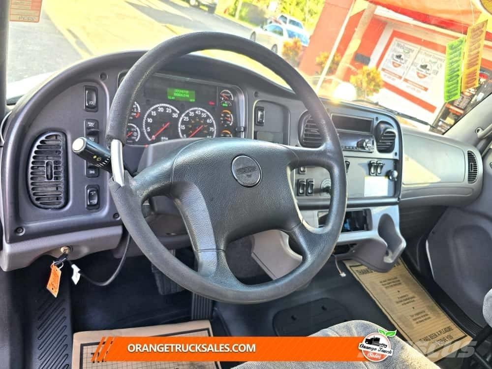 Freightliner M2 106 Camion frigorifique
