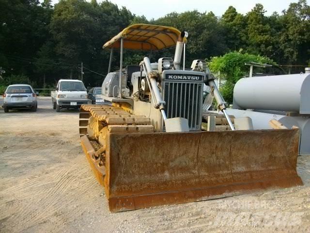 Komatsu D 40 P Bouteurs sur chenilles