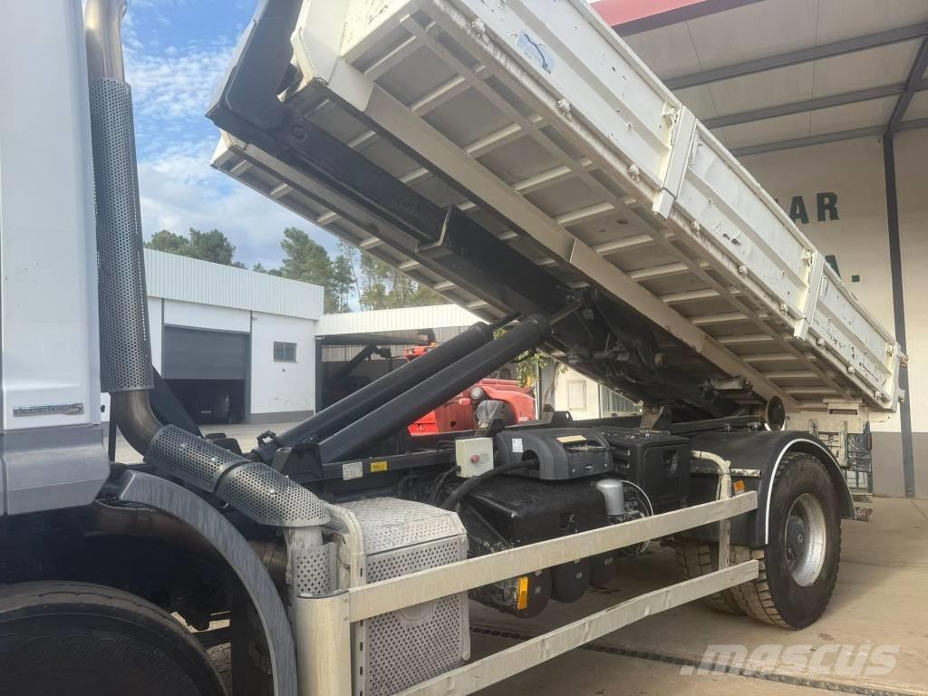 Mercedes-Benz 1833 Camion ampliroll