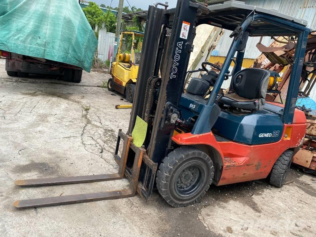 Toyota 42-7 FG 25 Chariots GPL