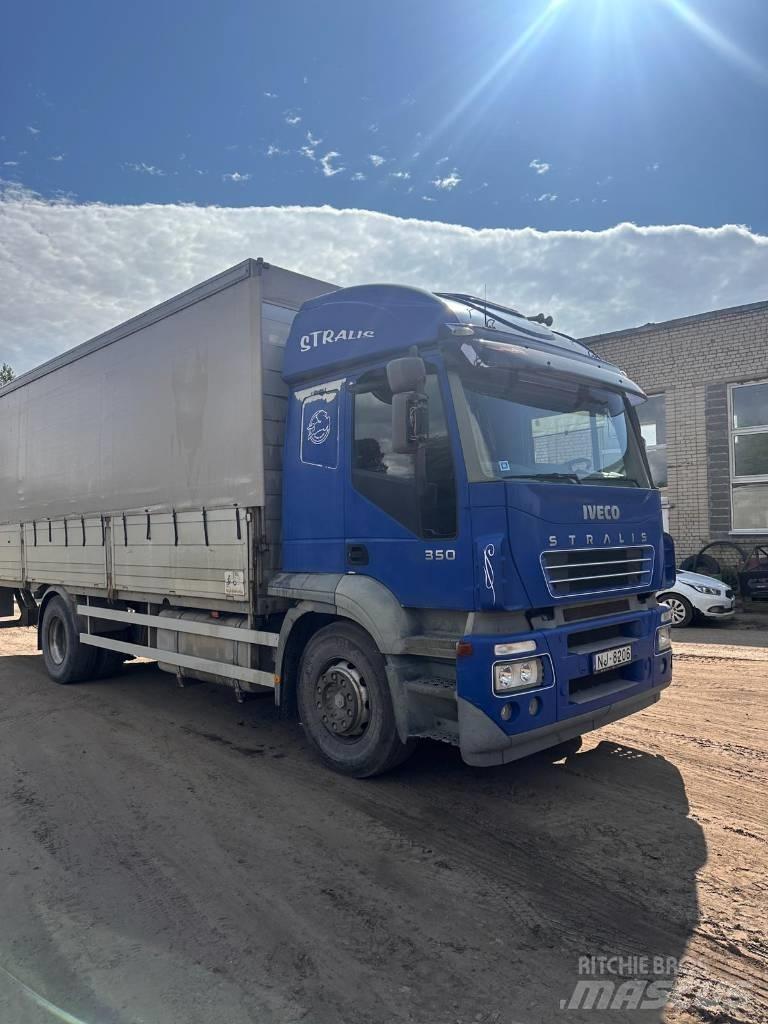 Iveco Stralis AT 190 Camion plateau ridelle avec grue