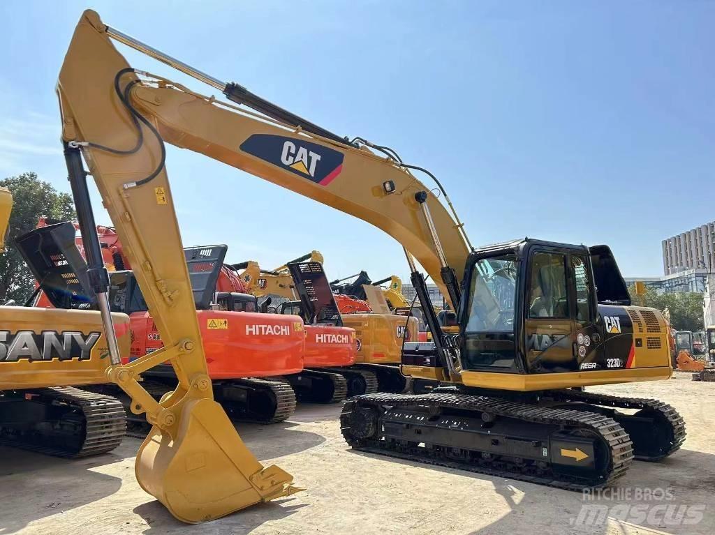 CAT 323 D Pelle sur chenilles