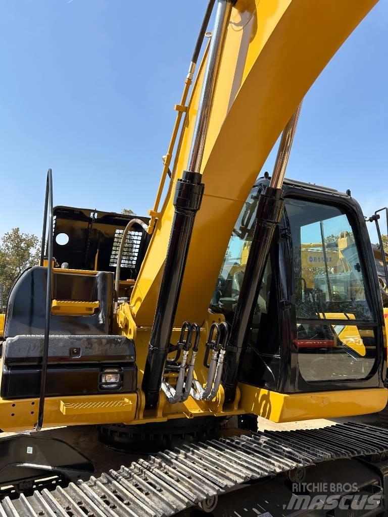 CAT 323 D Pelle sur chenilles