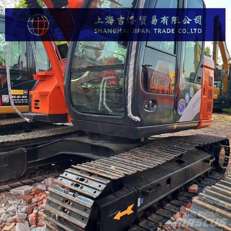 Hitachi ZX 135 Pelle sur chenilles