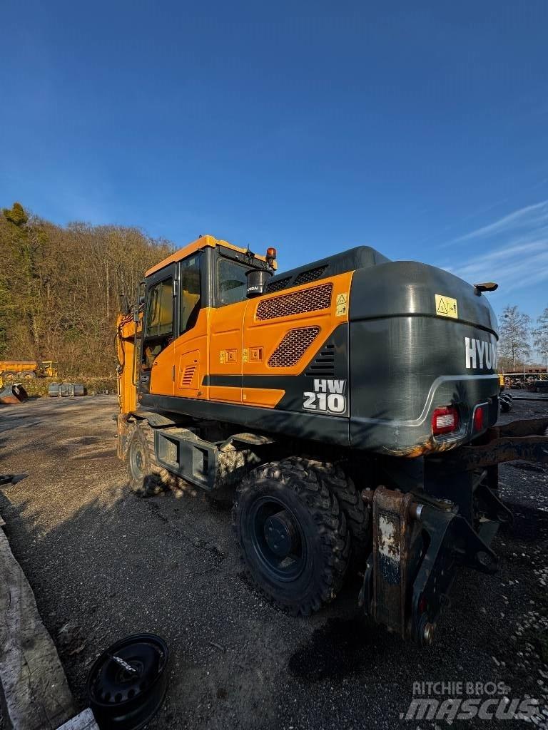 Hyundai HW 210 Pelle sur pneus