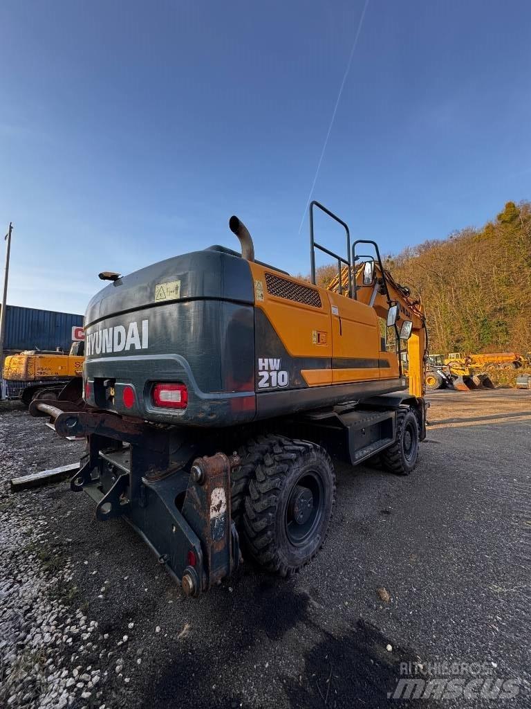 Hyundai HW 210 Pelle sur pneus