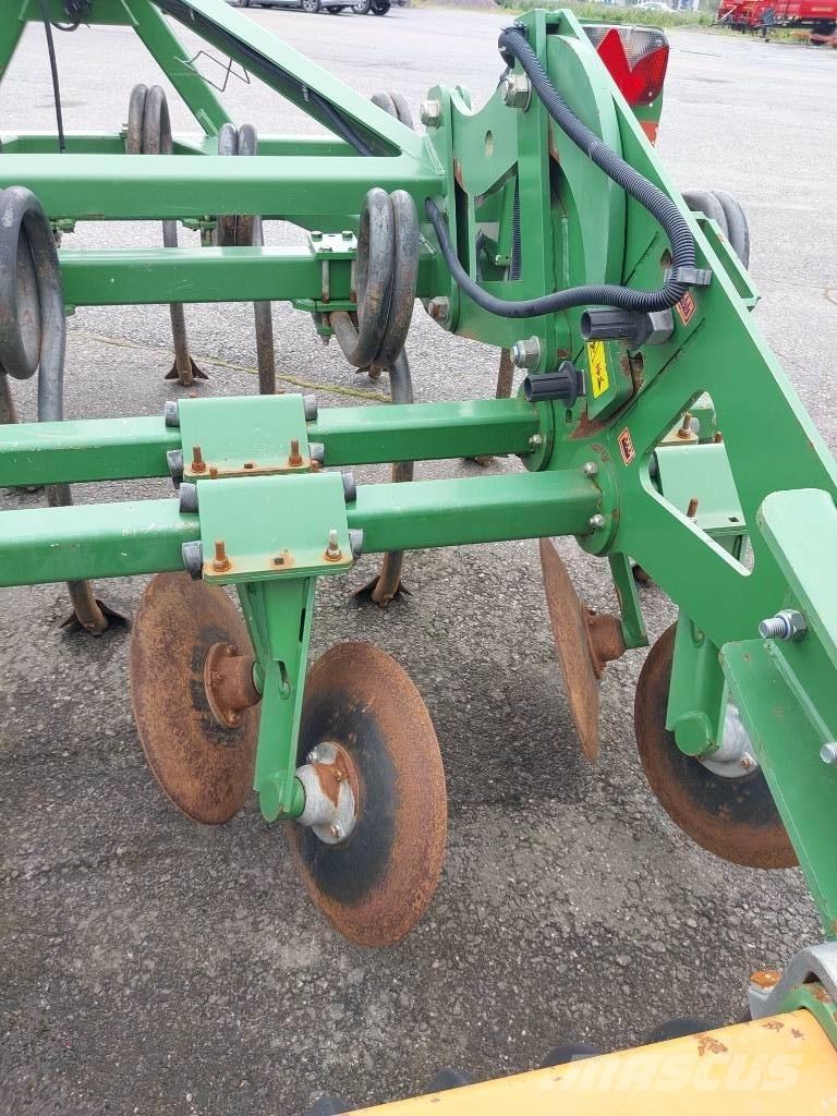 Amazone Cenius 3001 Déchaumeur, cultivateur