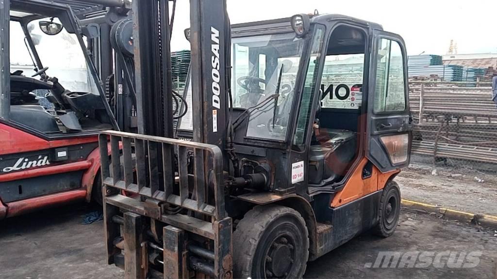 Doosan D 40 SC-7 Chariots diesel