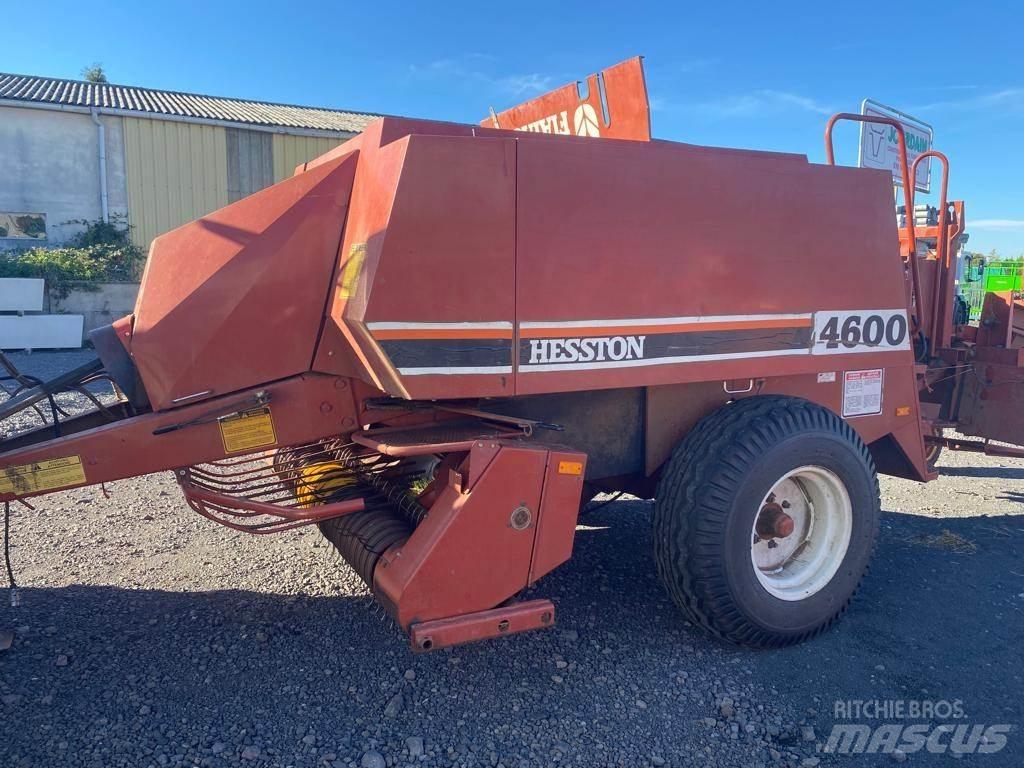 Hesston 4600 Presse cubique