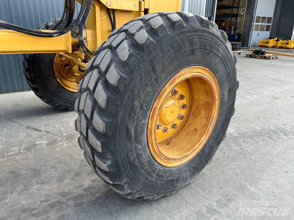 CAT 140K Niveleuse