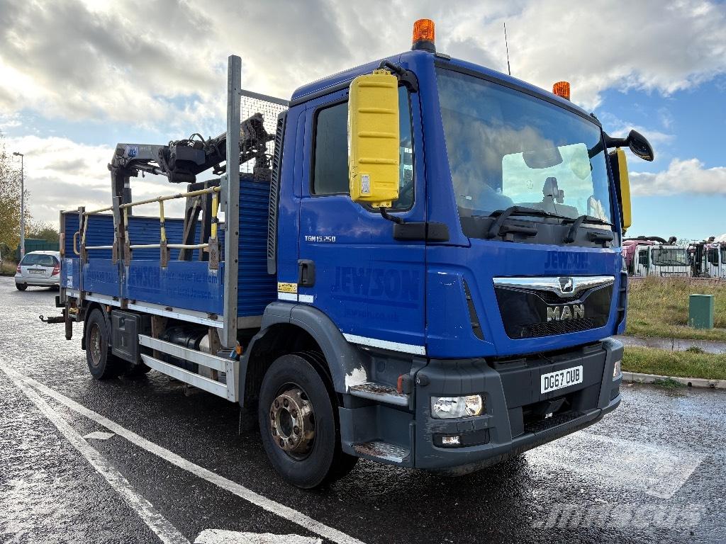 MAN TGM 15.250 Camion plateau ridelle avec grue