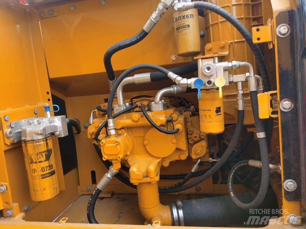 CAT 320 D2 Pelle sur chenilles