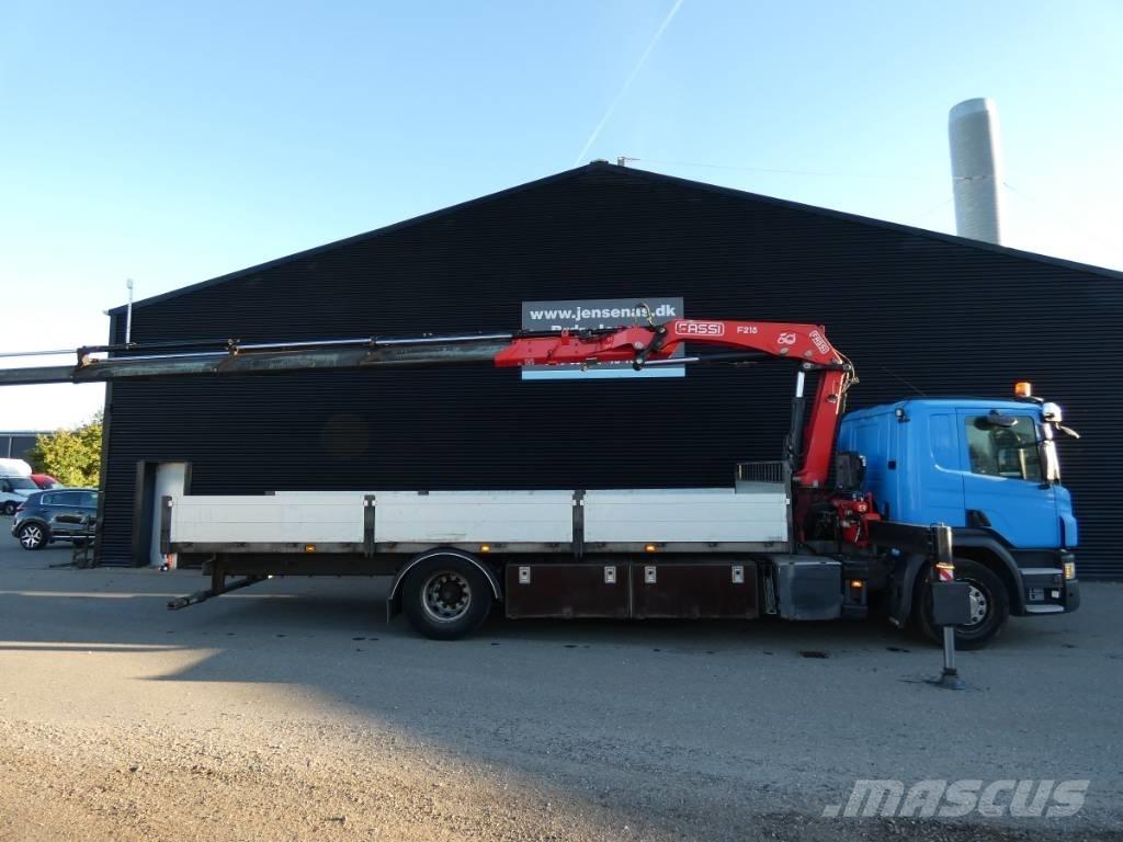Scania P 320 Camion plateau ridelle avec grue