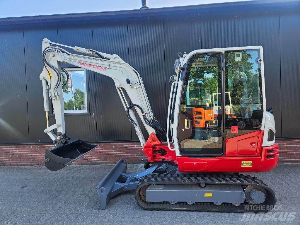Takeuchi TB 240 Mini pelle < 7t