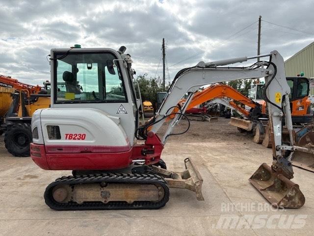 Takeuchi TB 230 Mini pelle < 7t