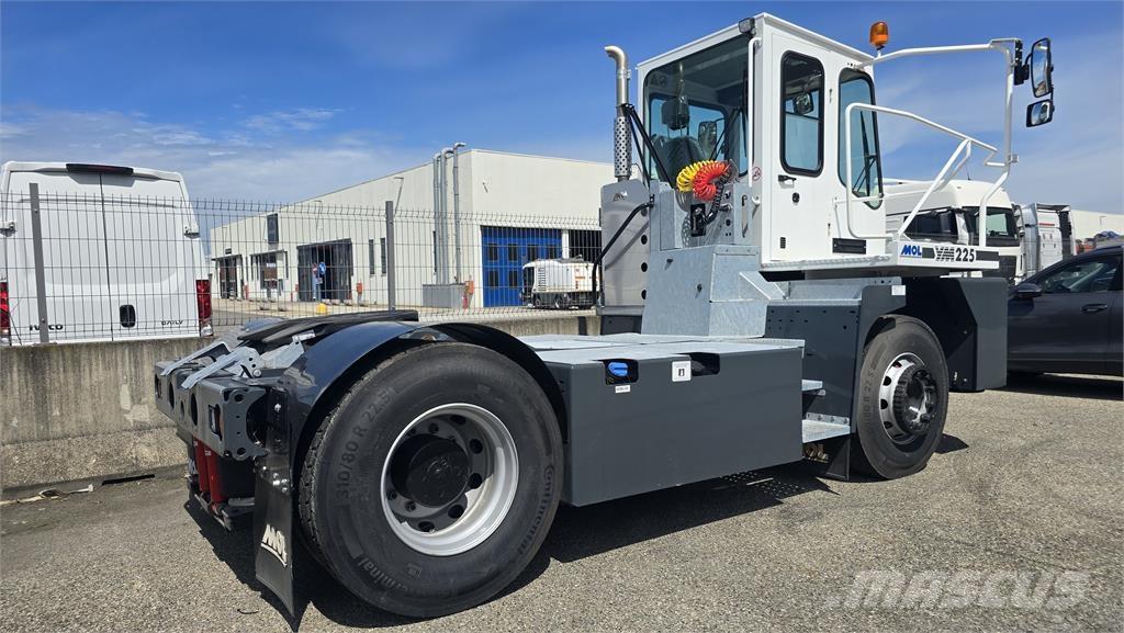 MOL YM225 Tracteur de manœuvre