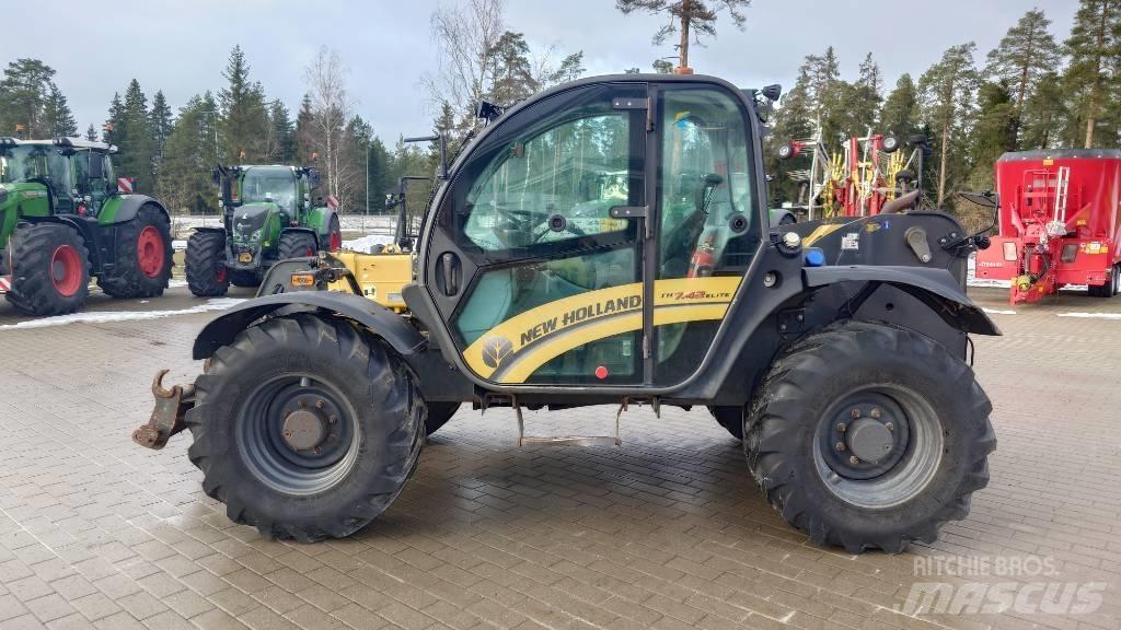New Holland TH 7.42 Chariot télescopique